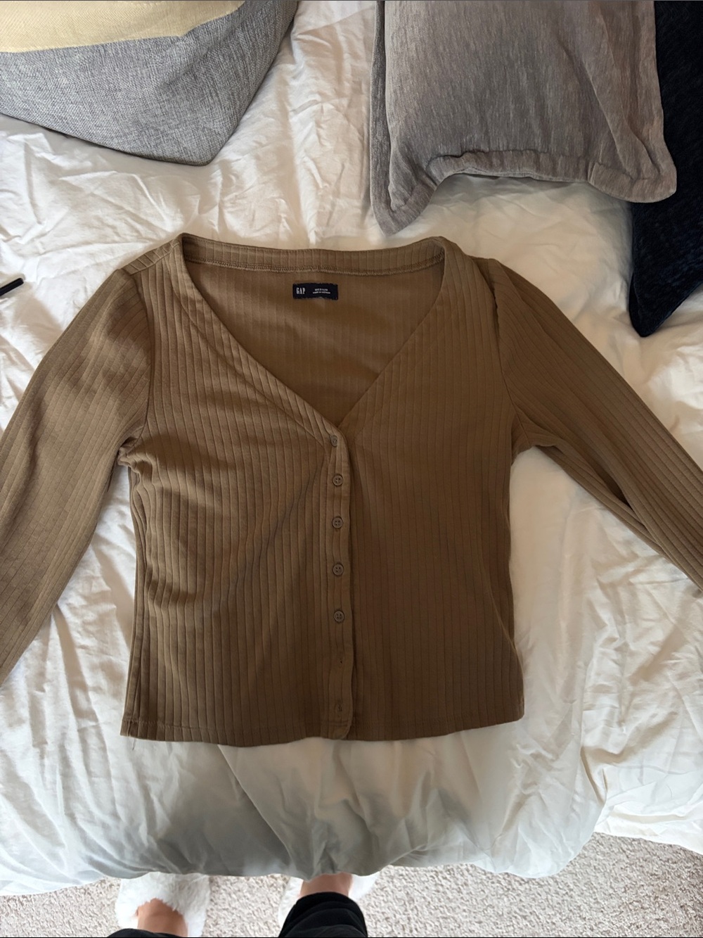 GAP Olive Ribbed V-Neck Button-Front Long Sleeve Top